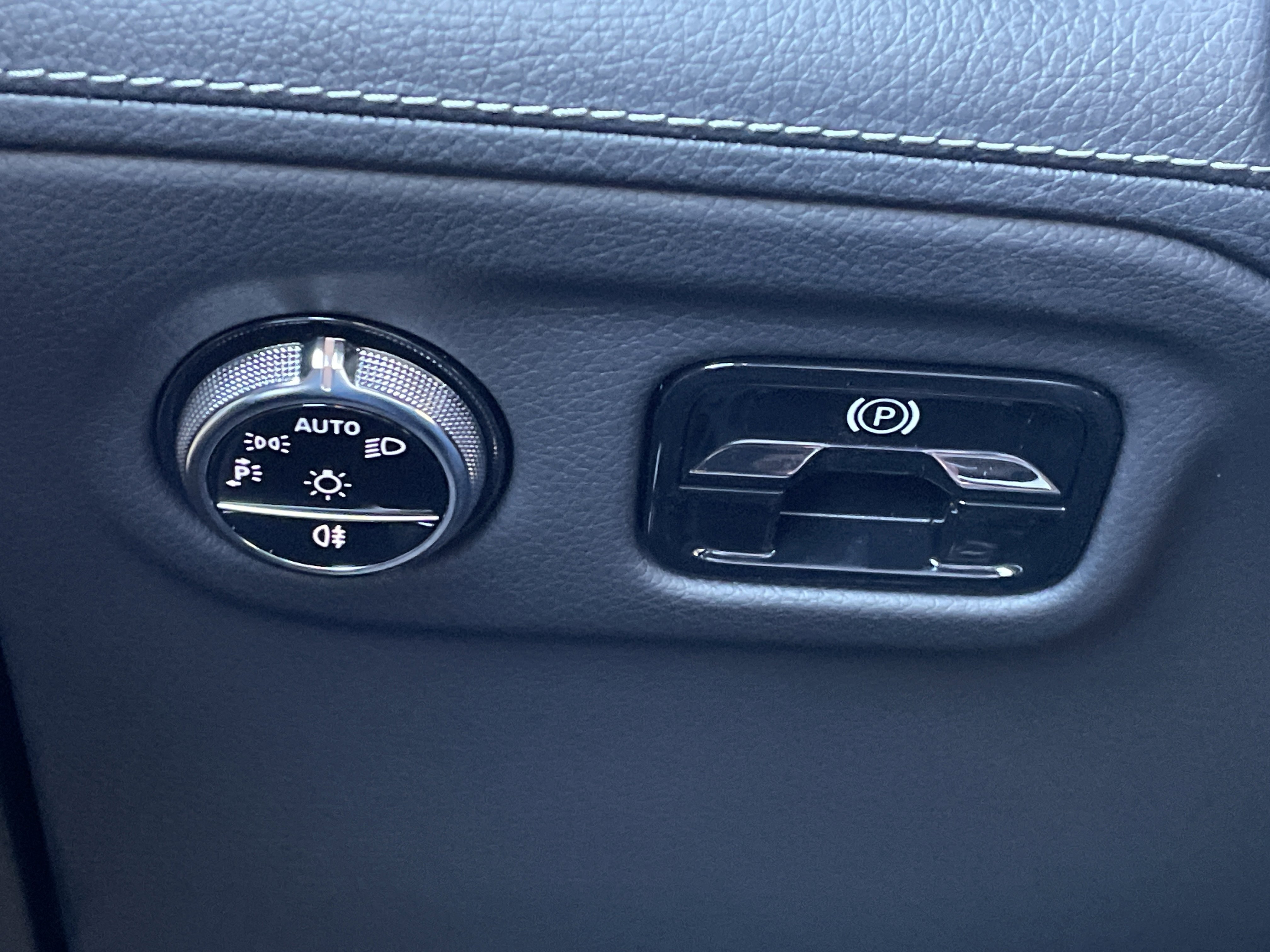 New 2026 Polar White Mercedes-Benz EQE 320 4MATIC® SUV image 21