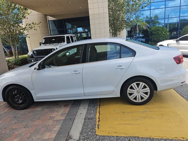 Used 2017 White Silver Metallic Volkswagen 1.4T S image 7