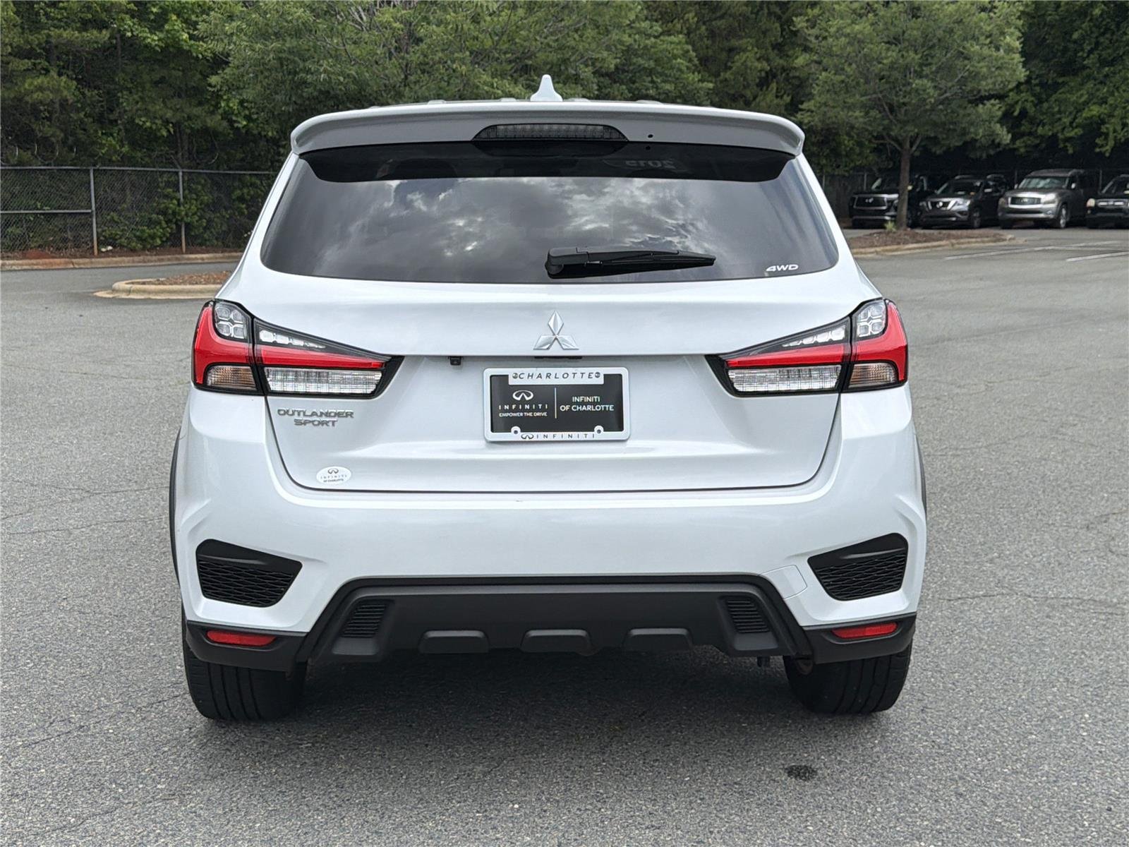 Used 2023 White Diamond Mitsubishi ES image 25