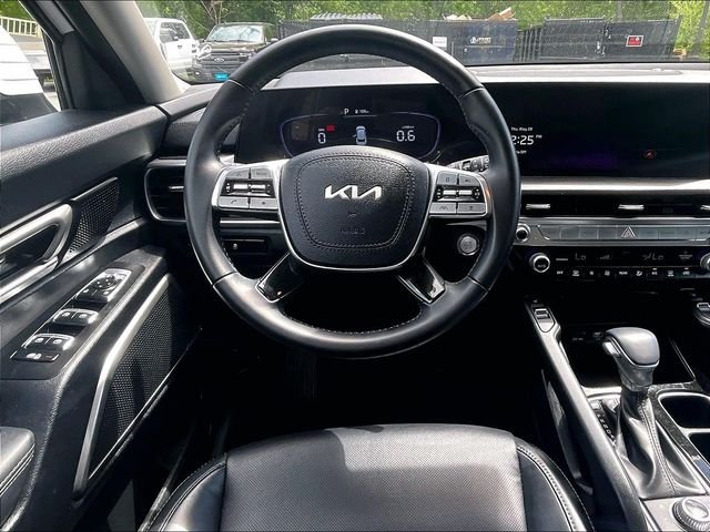 Used 2023 White Kia S image 5