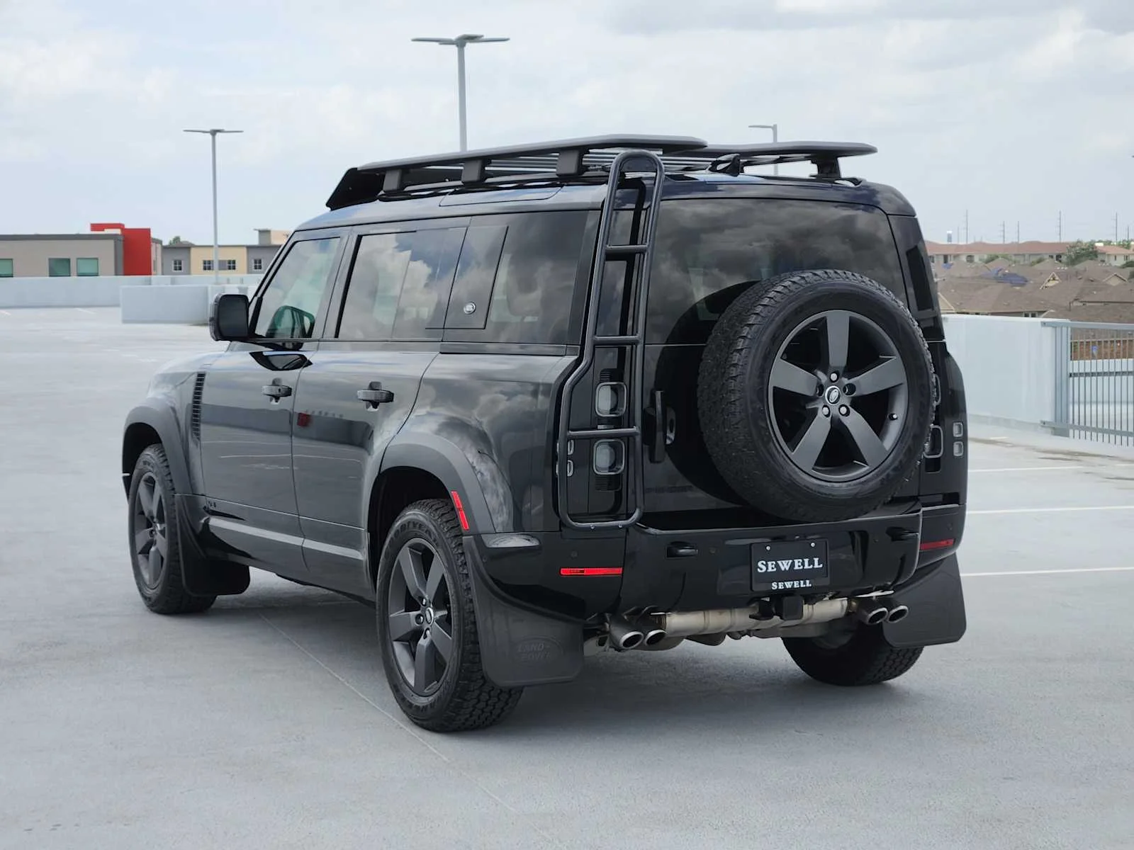 Used 2024 Santorini Black Metallic Land Rover V8 image 5