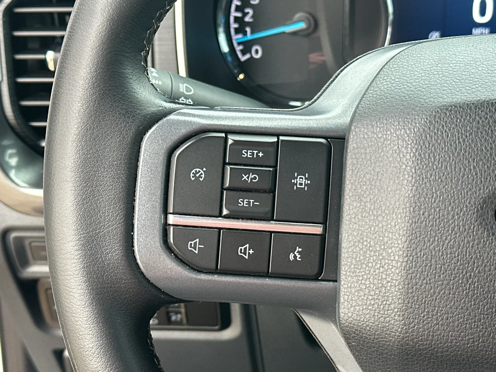 Used 2023 Oxford White Ford XLT image 19