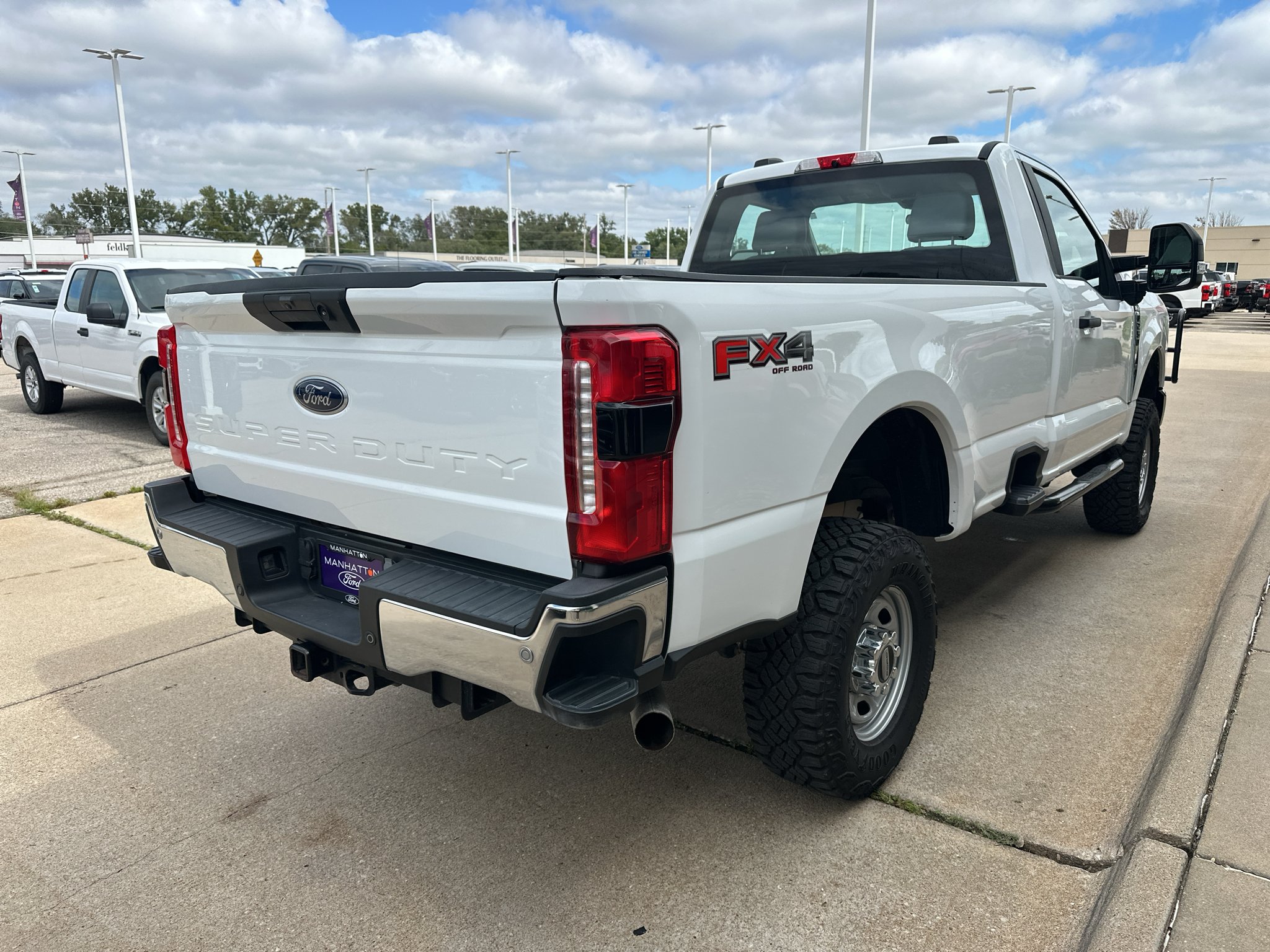 Used 2023 Oxford White Ford XL image 9