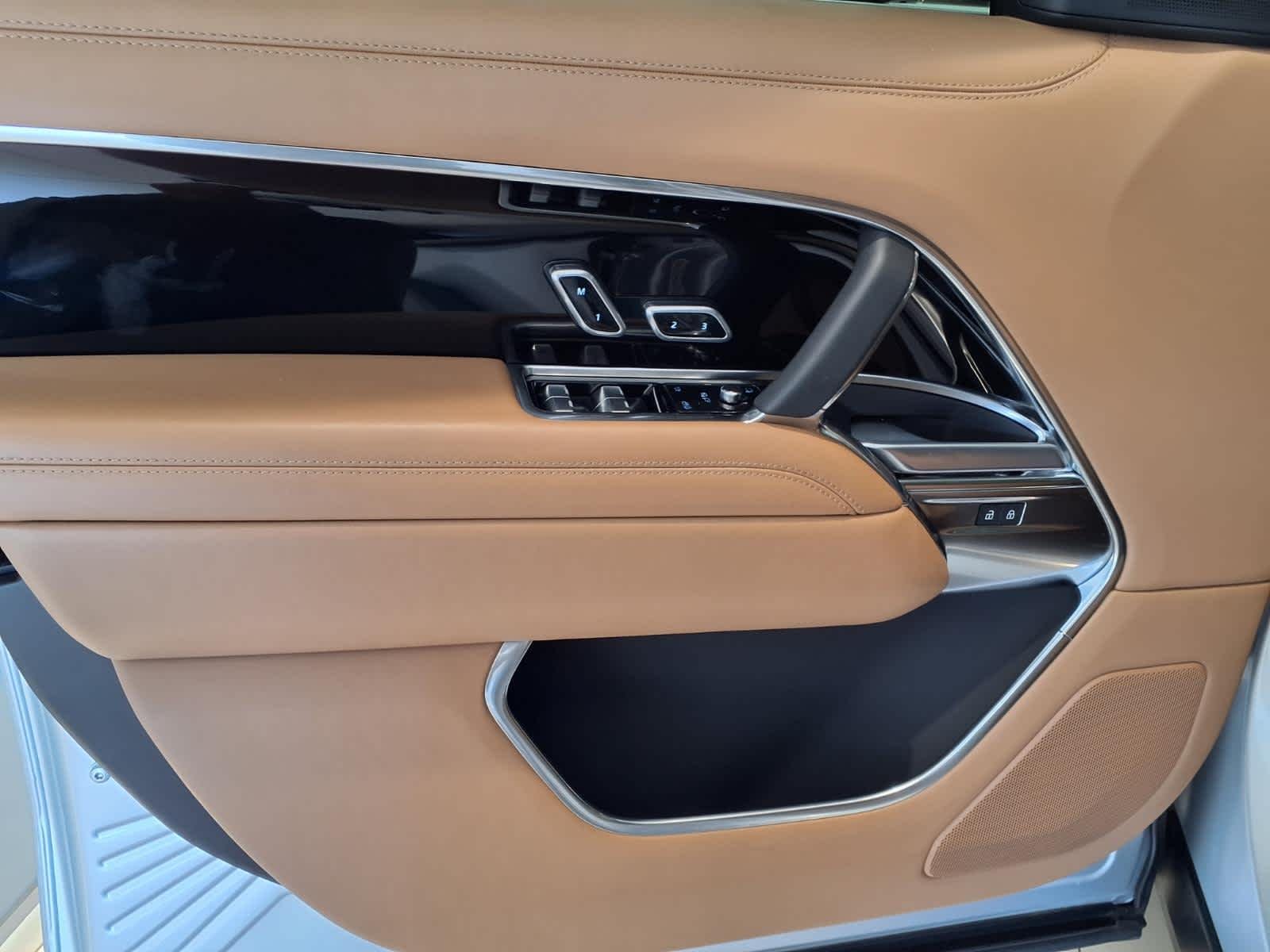 2025 Land Rover Range Rover SE - Photo 19