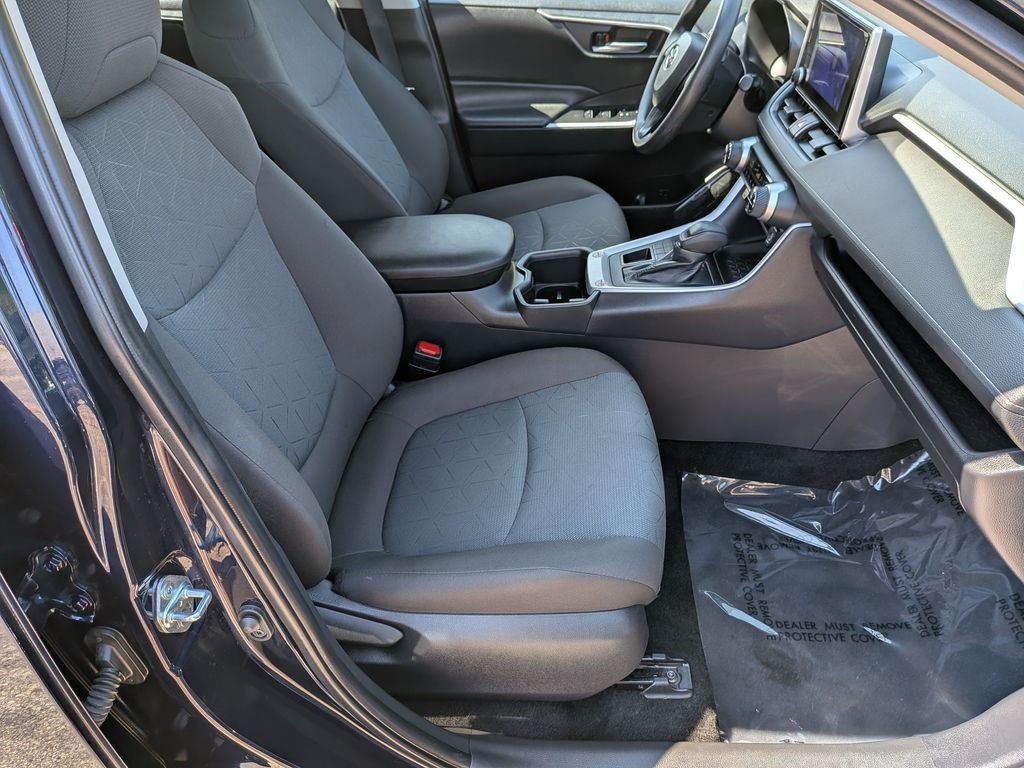Used 2025  Toyota XLE image 30