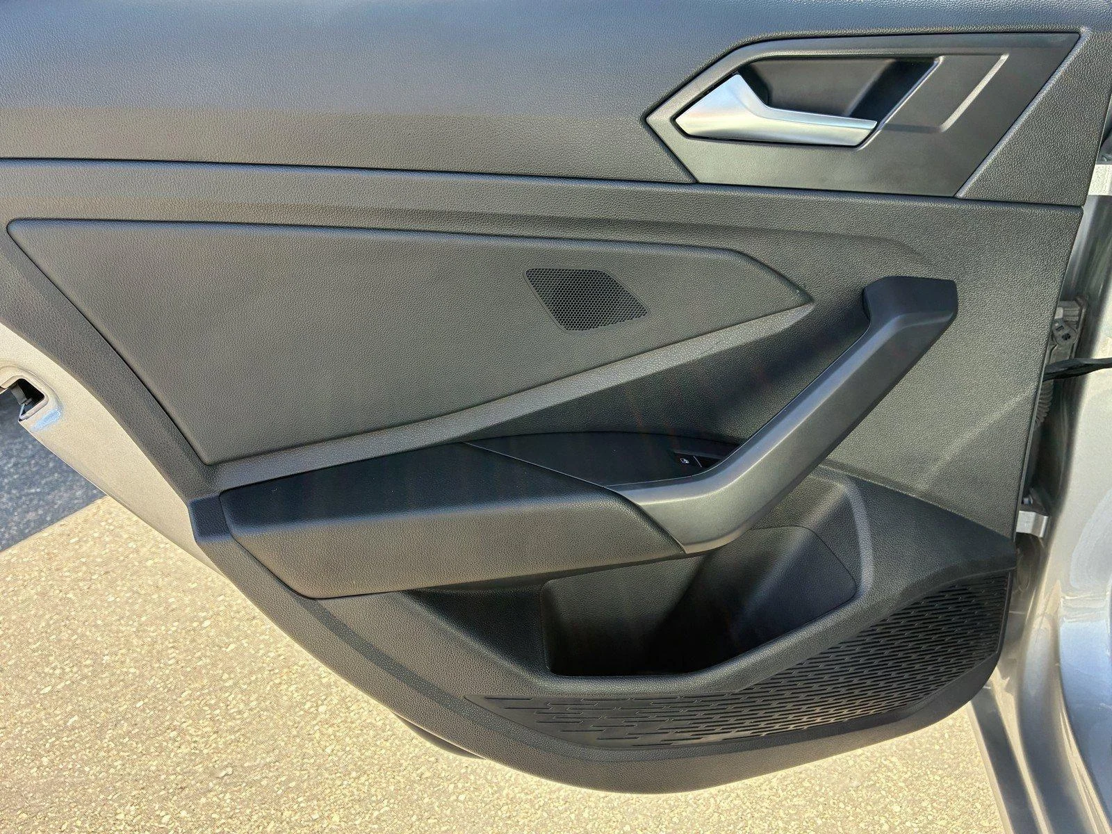 Used 2025  Volkswagen S image 13