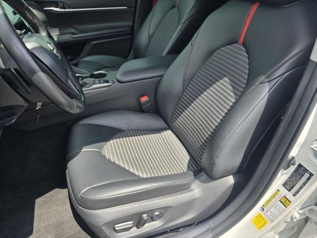 Certified Used 2022 MID BLK/WIND CHILL Toyota  image 22