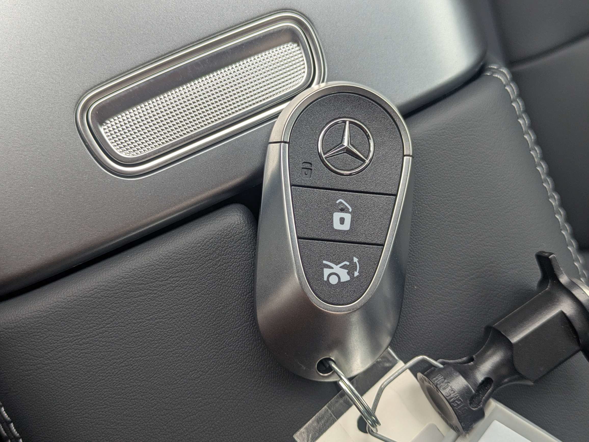 New 2027 Cirrus Silver Metallic Mercedes-Benz CLA 220 image 24
