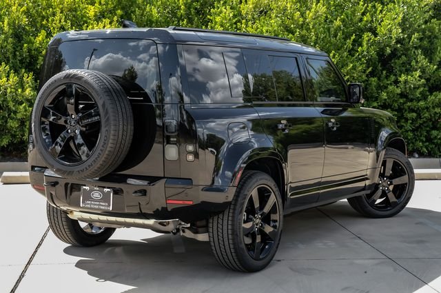 New 2026 Santorini Black Land Rover X-Dynamic SE image 11