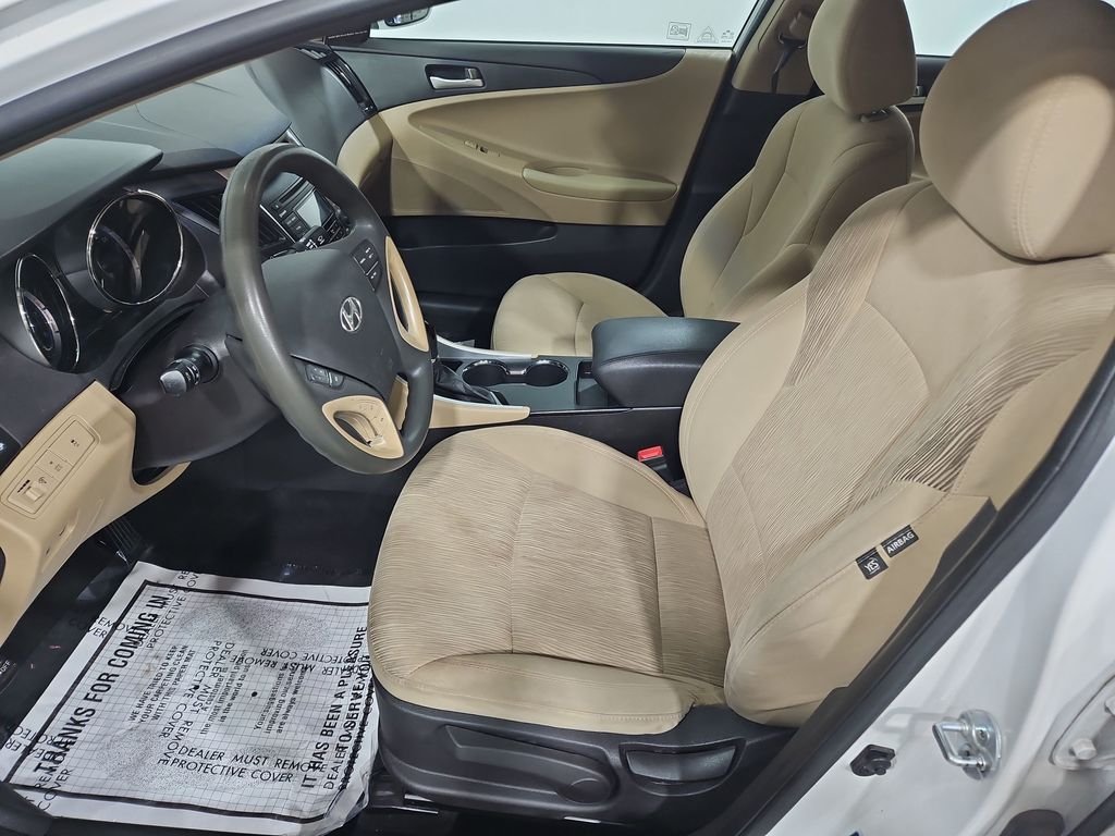 Used 2012 White Hyundai GLS image 10
