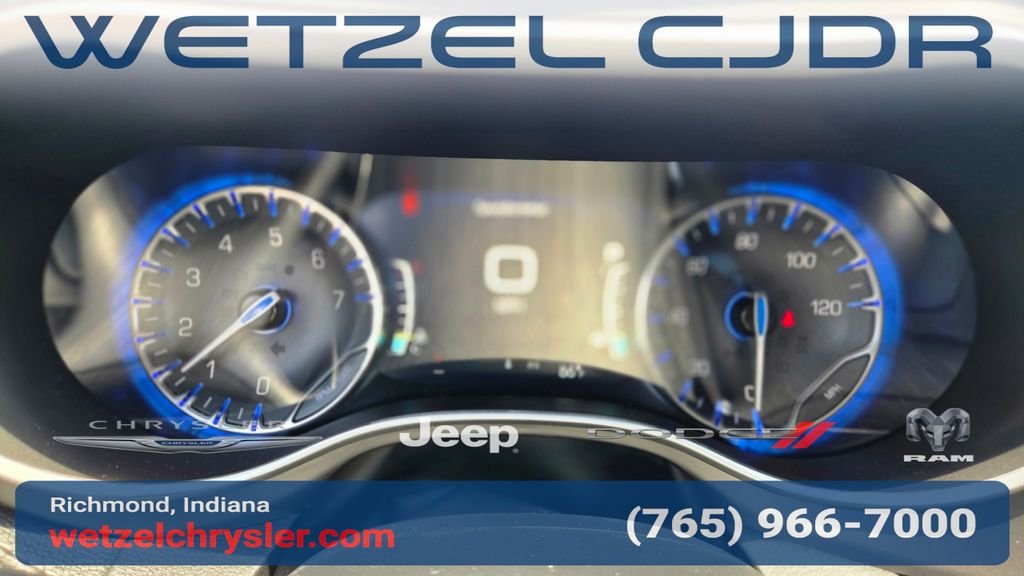 New 2027 Diamond Black Crystal Pearl-Coat Exterior Paint Chrysler Select image 19