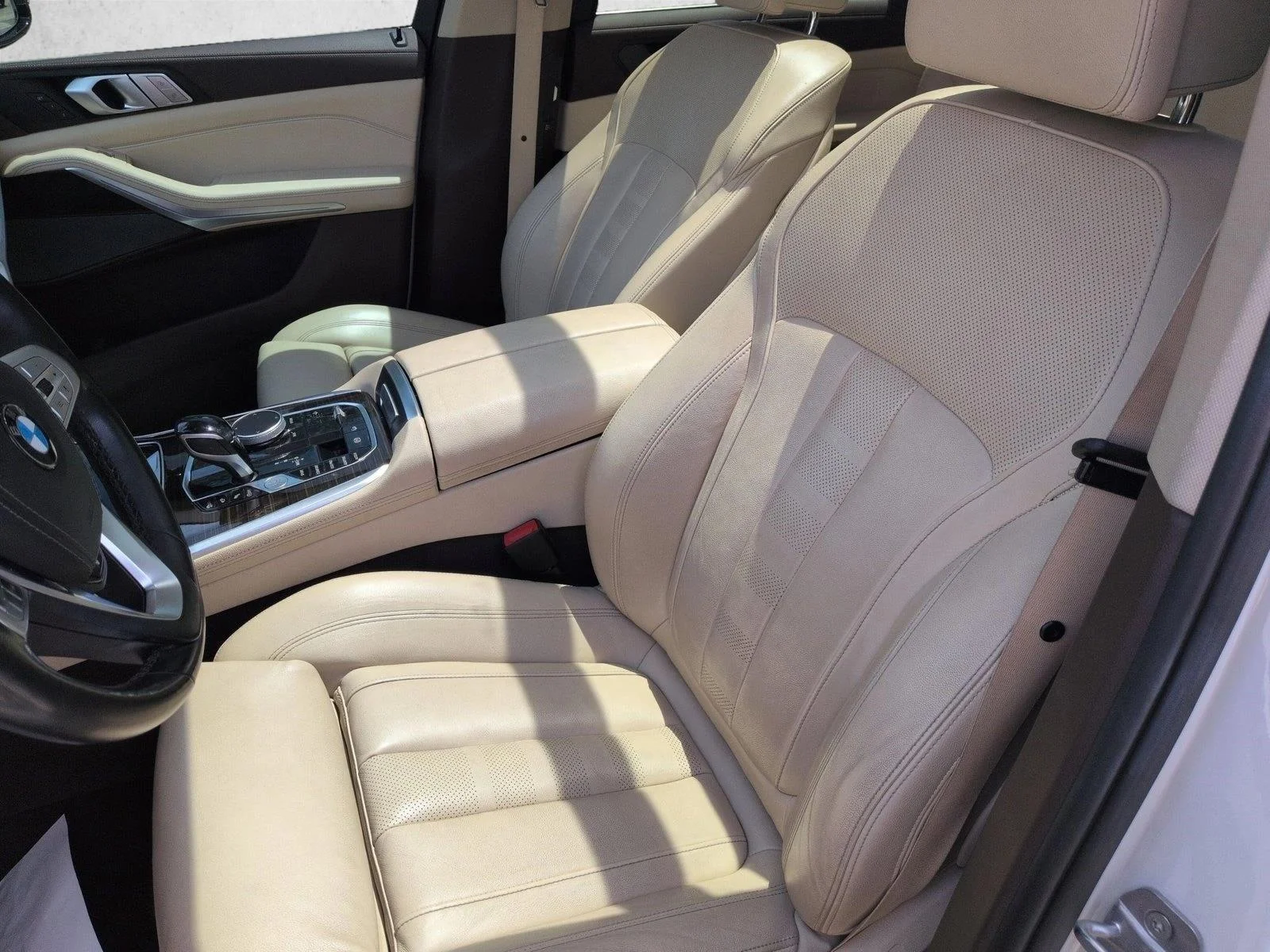 Used 2019 Mineral White Metallic BMW xDrive40i image 16
