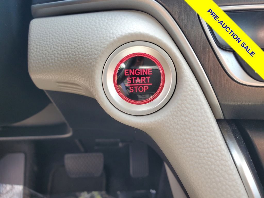 Used 2021 White Honda LX image 25
