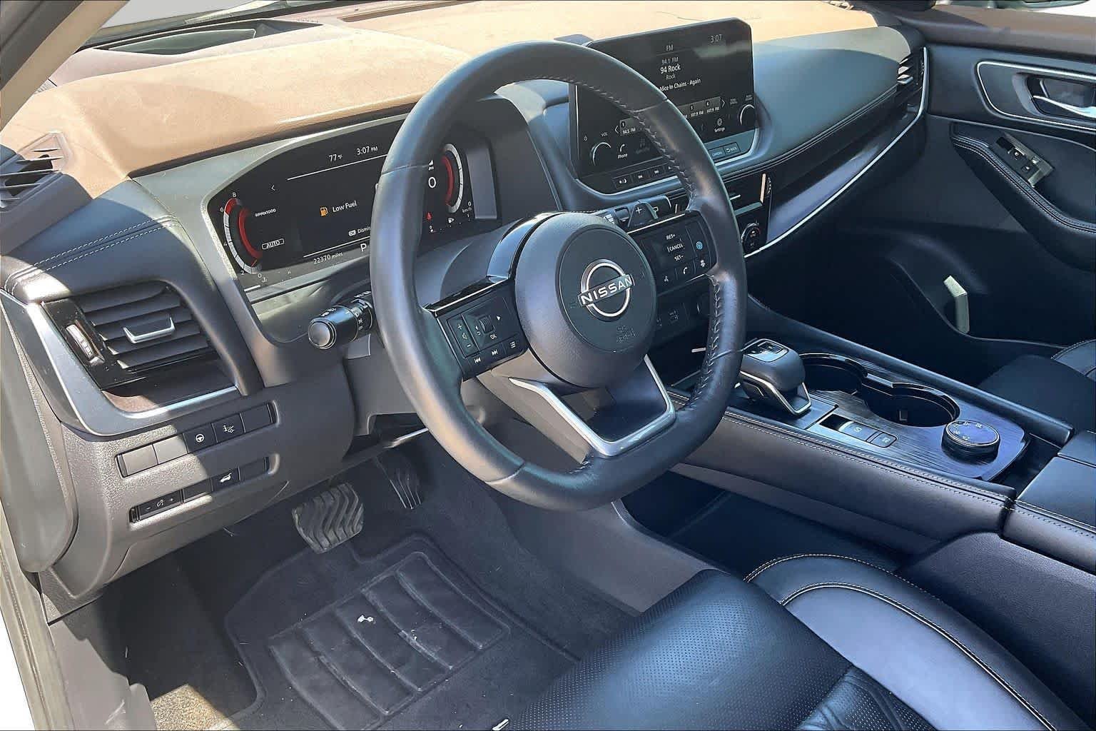 Used 2022 Boulder Gray Pearl/Super Black Nissan Platinum image 17
