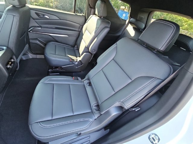 New 2027 Polar White Tricoat Chevrolet LT image 34