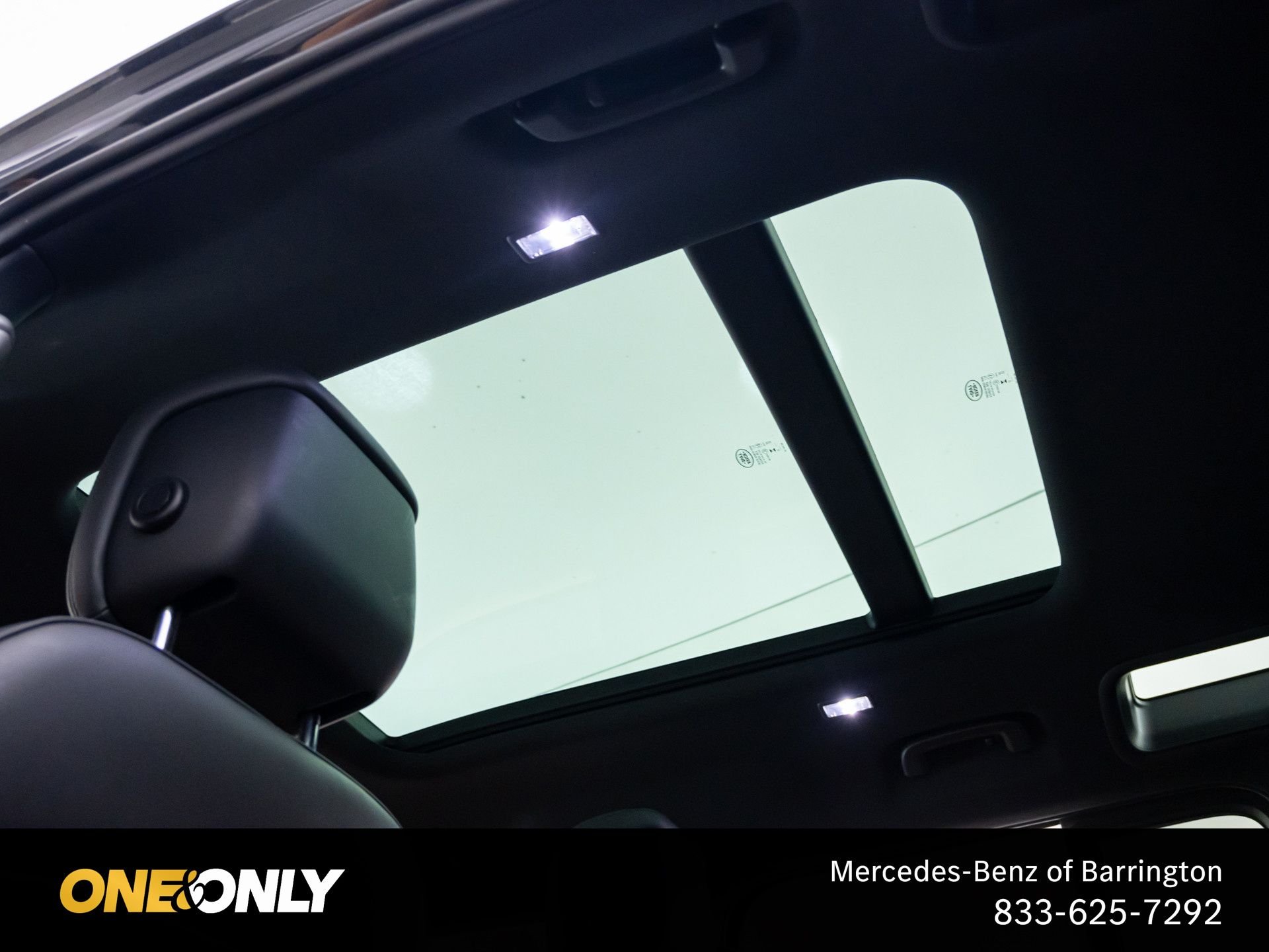 Used 2023 Gray Land Rover X-Dynamic SE image 19