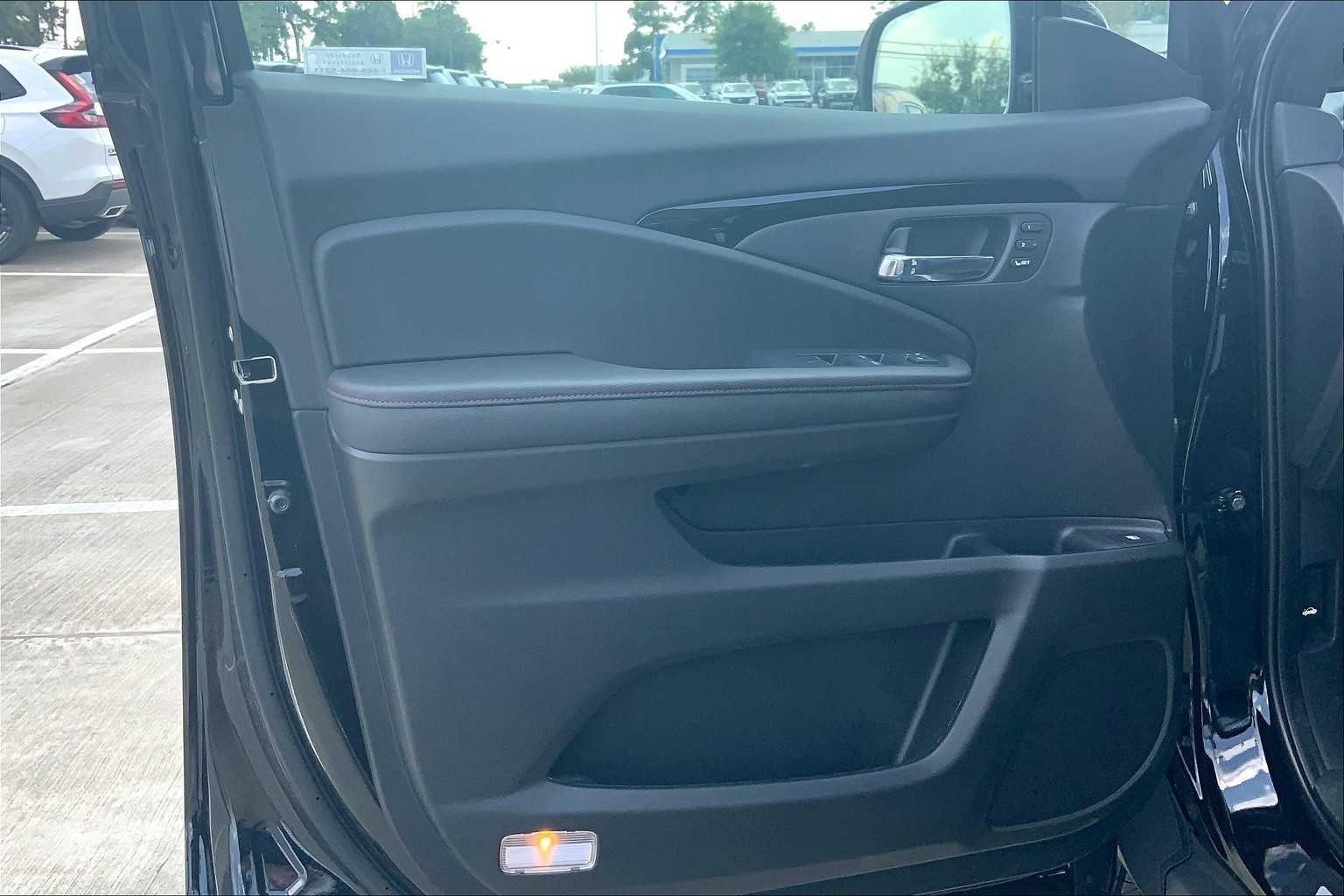2025 Honda Ridgeline Black Edition - Photo 8