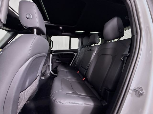 New 2026 Fuji White Land Rover X-Dynamic SE image 24