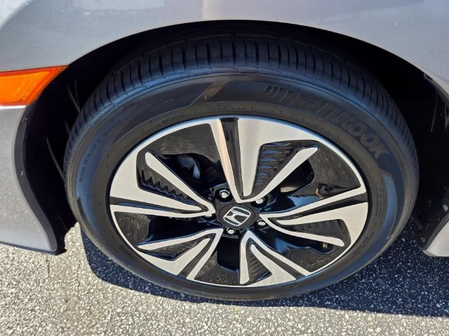 Used 2018 Silver Honda EX image 25
