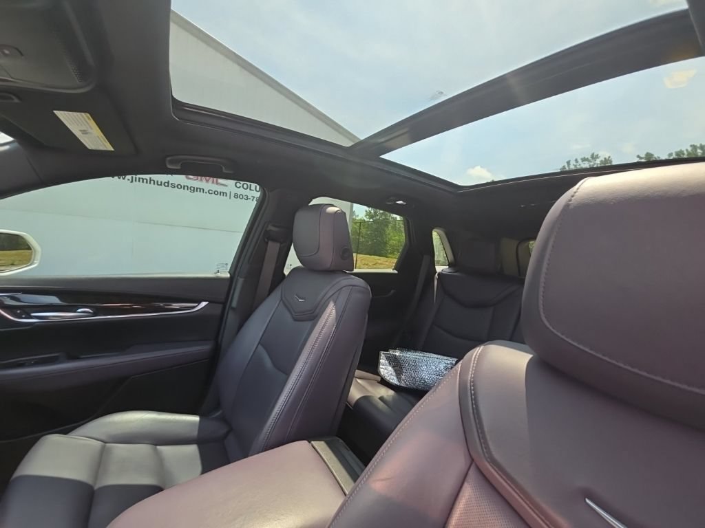 Used 2017 CRYSTAL WHITE TRICOAT Cadillac Luxury FWD image 9