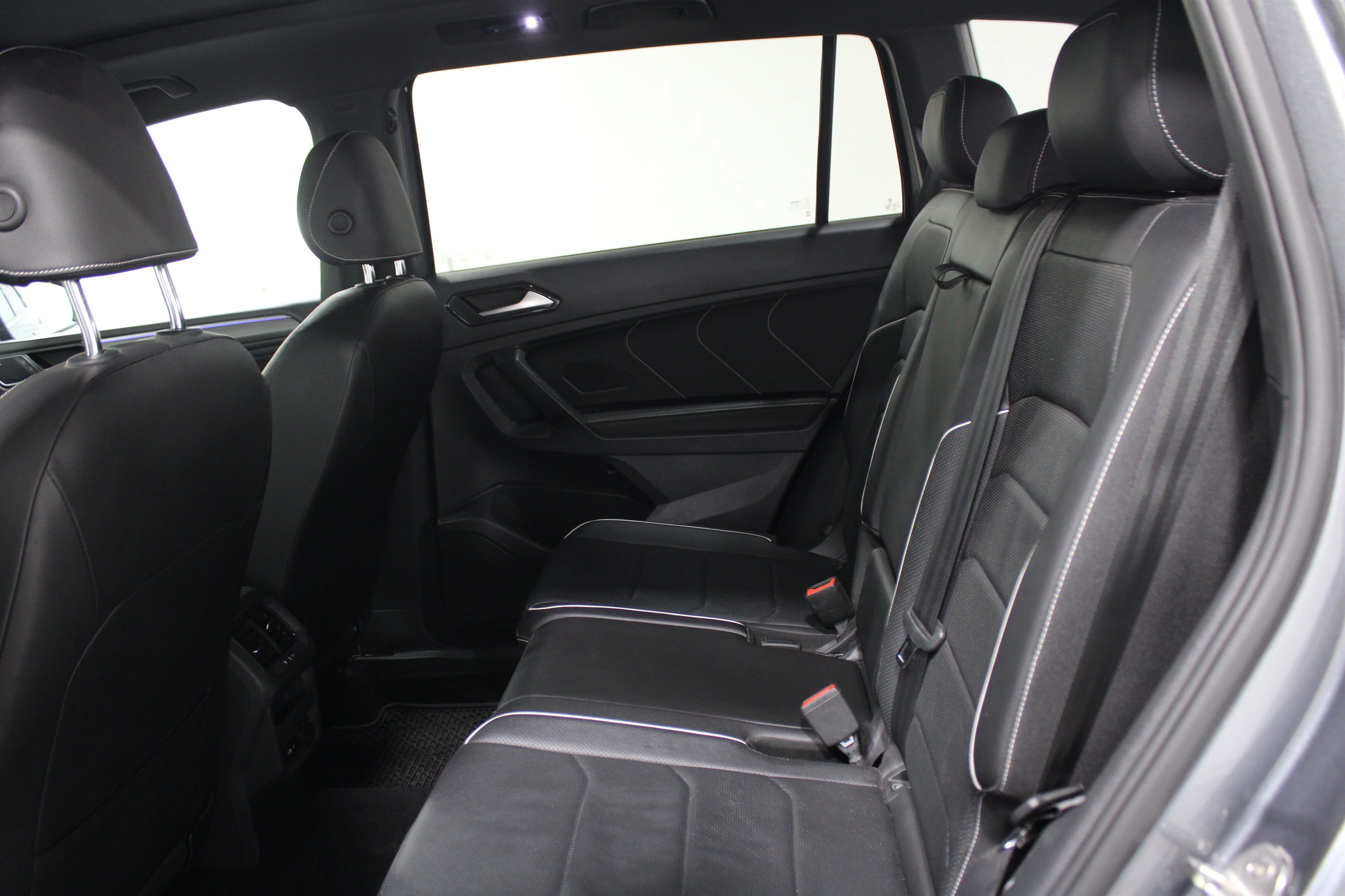 Used 2022 Gray Volkswagen SEL R-Line image 20