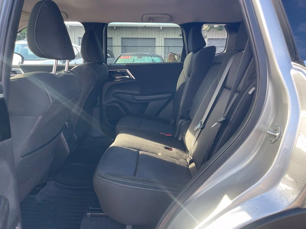 Used 2022 Silver Mitsubishi ES image 8