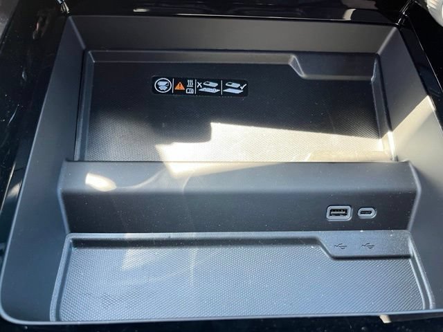 2026 Chevrolet Suburban RST - Photo 32