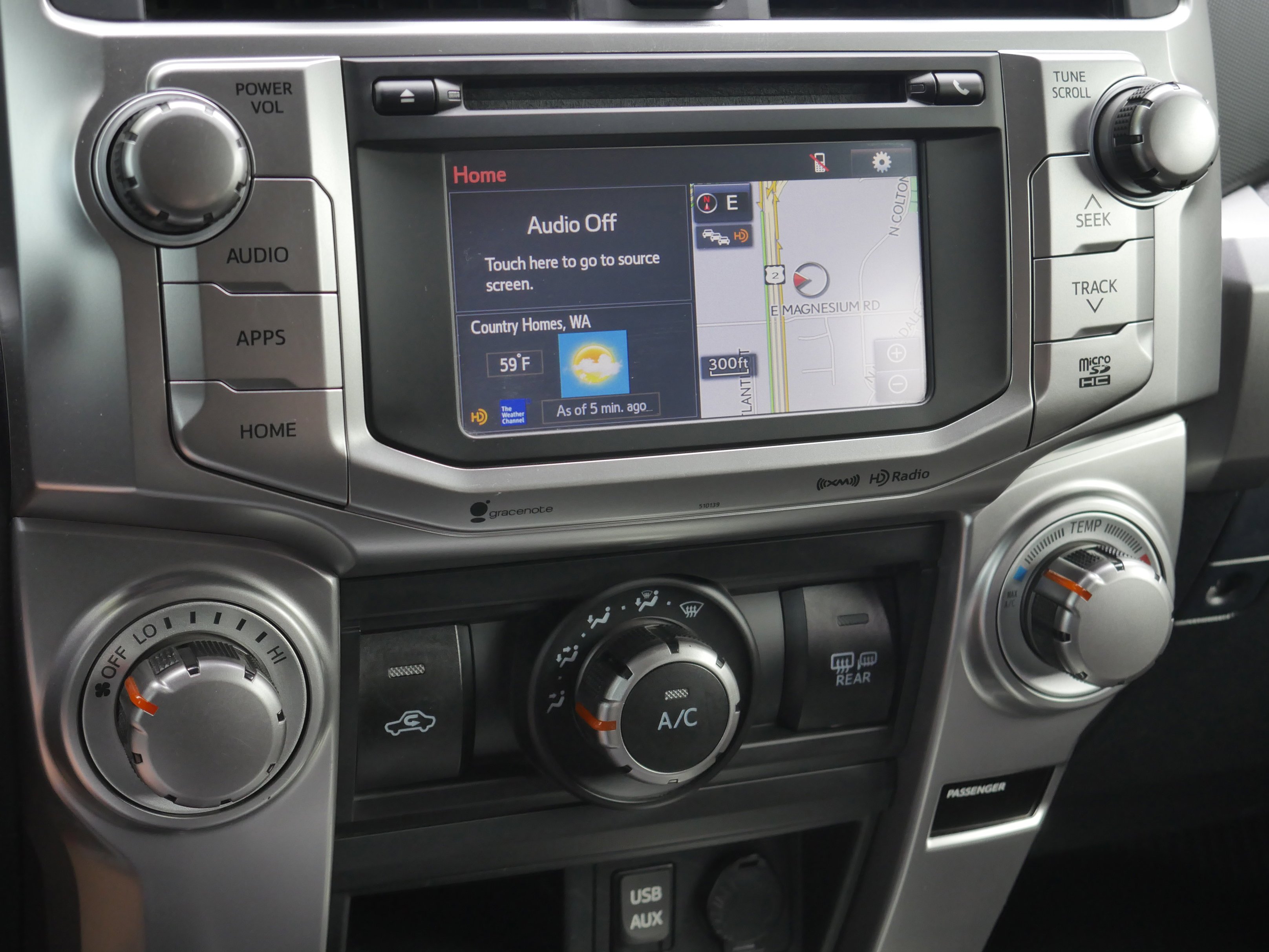 Used 2018 Classic Silver Metallic Toyota SR5 image 10