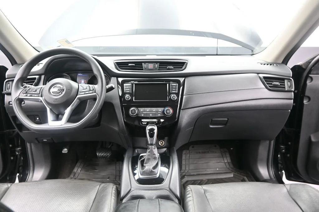 Used 2020 Black Nissan S image 31