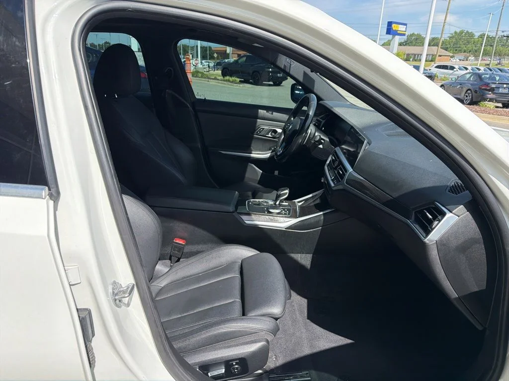 Used 2020 Alpine White BMW 330i image 25