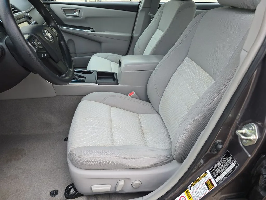 Used 2015 Gray Toyota LE image 17