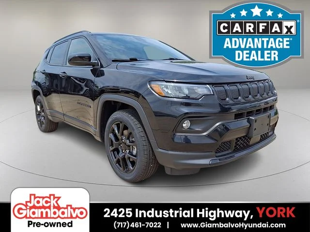 Used 2022 Black Jeep Latitude image 1