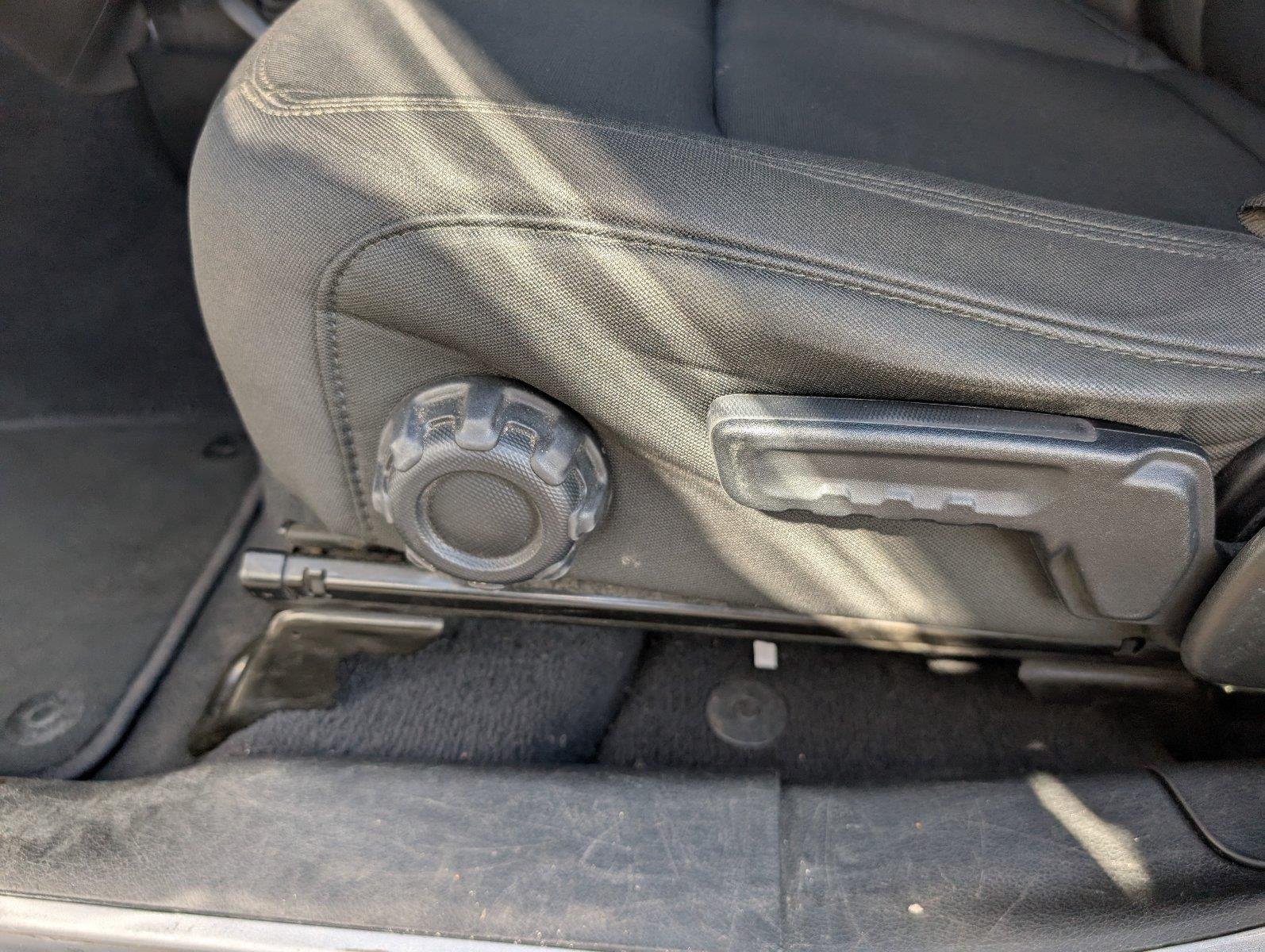 Used 2020 Billet Silver Metallic Clearcoat Jeep Sahara image 16