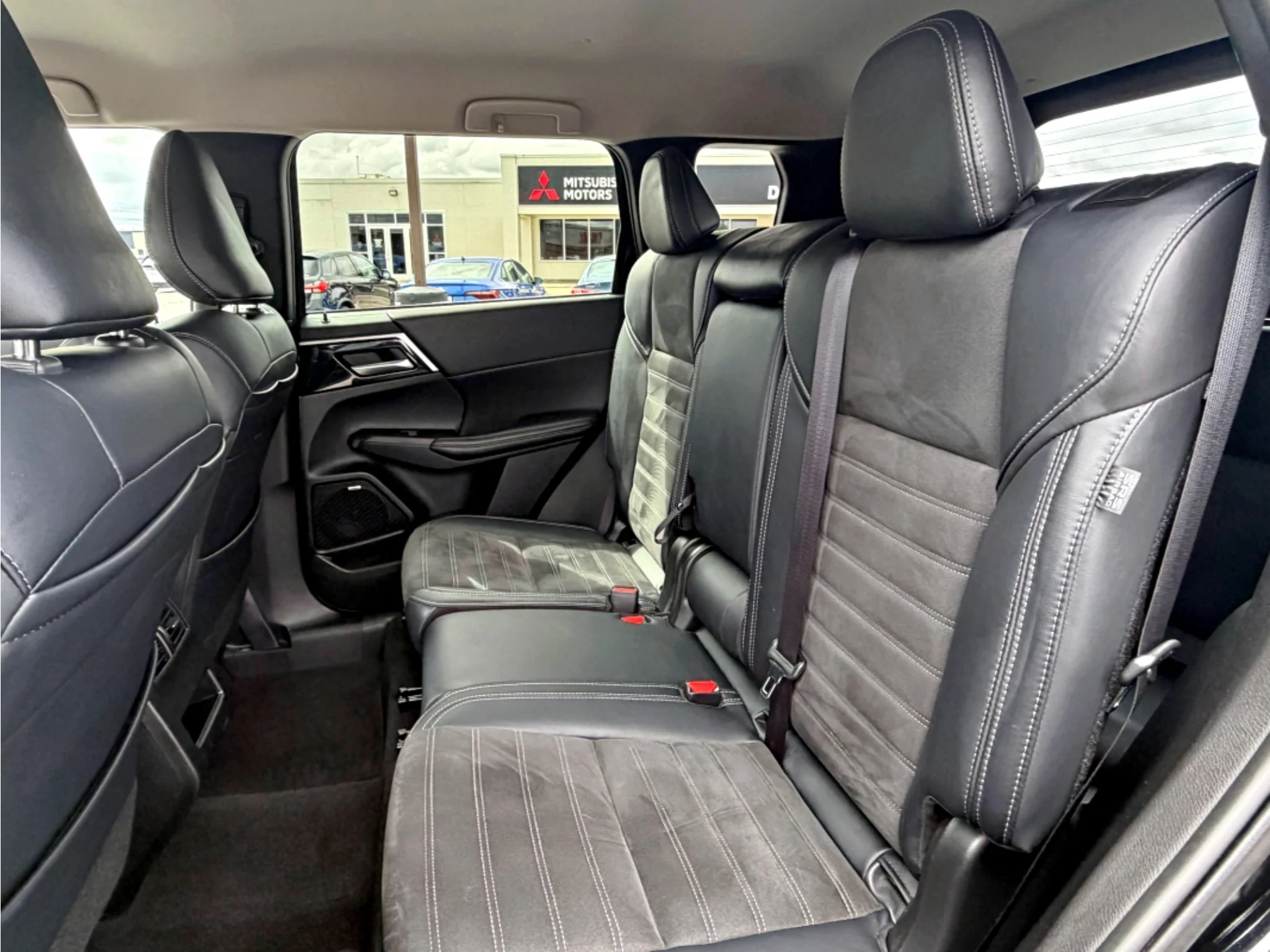 Used 2025 Black Mitsubishi SE image 22