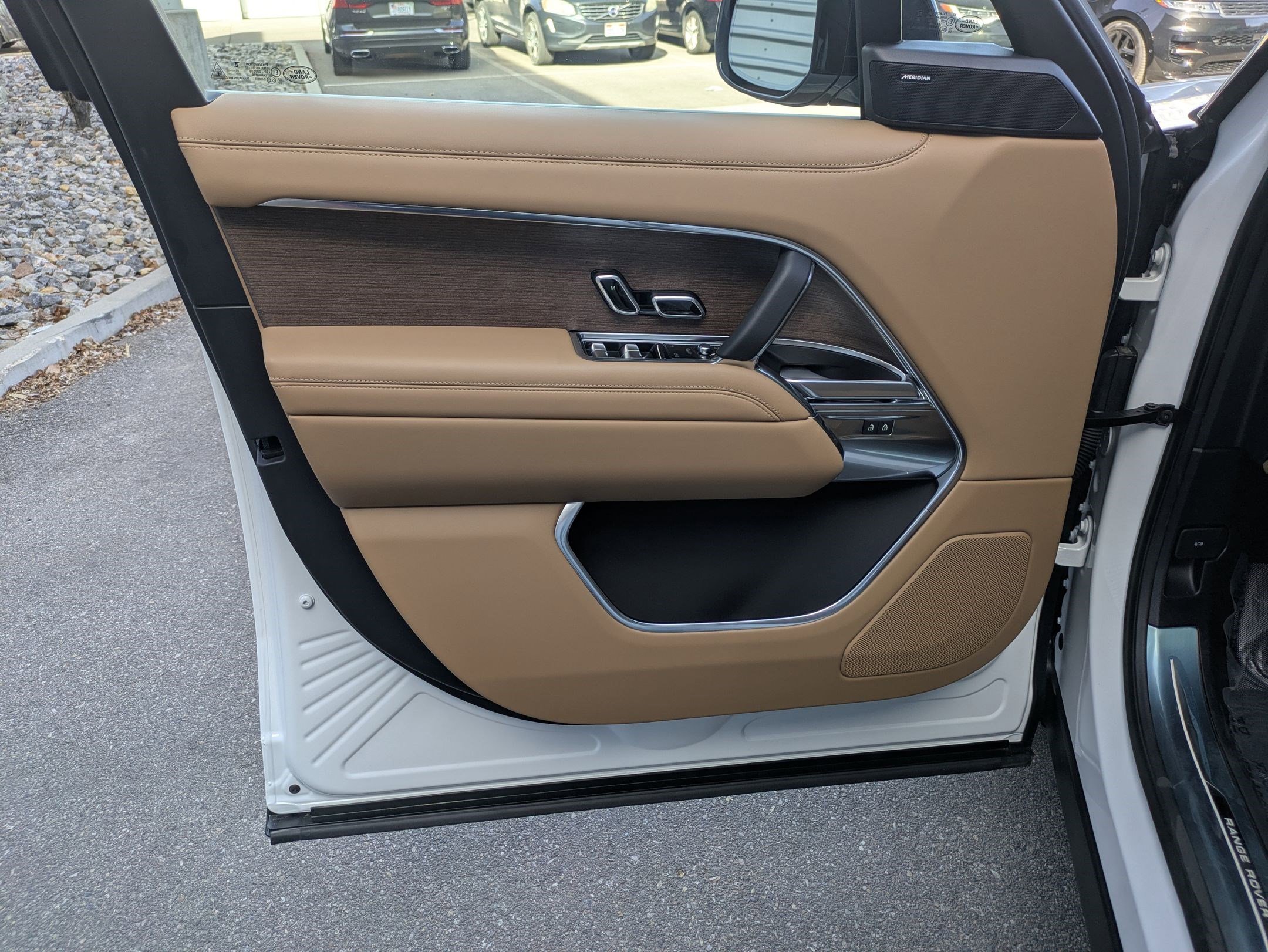 2026 Land Rover Range Rover SE - Photo 13