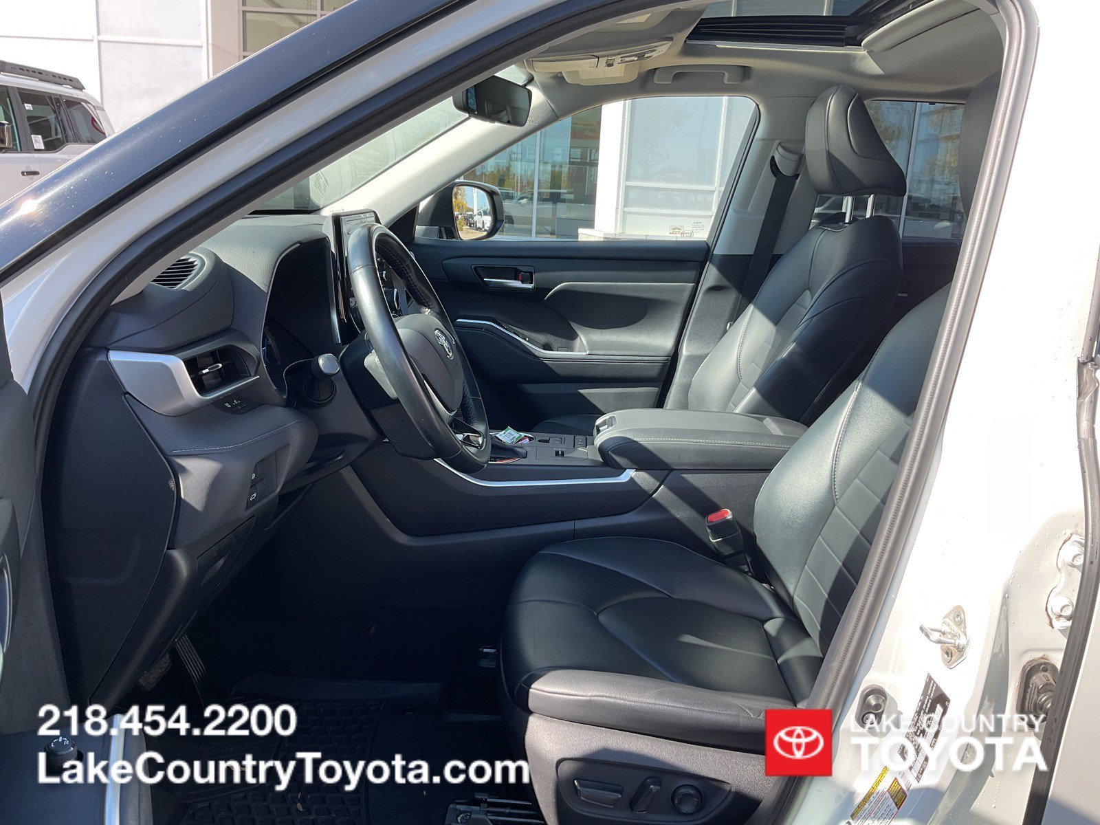 Used 2020 Blizzard Pearl Toyota XLE image 26