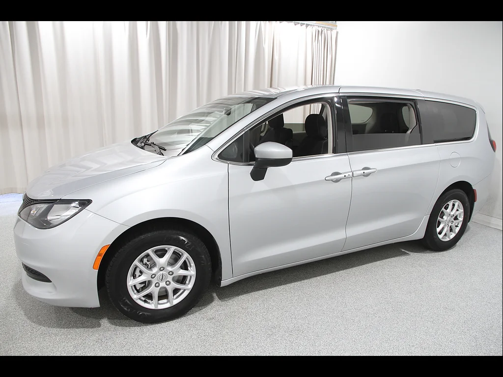 Used 2023 Silver Mist Clear Coat Chrysler LX image 3