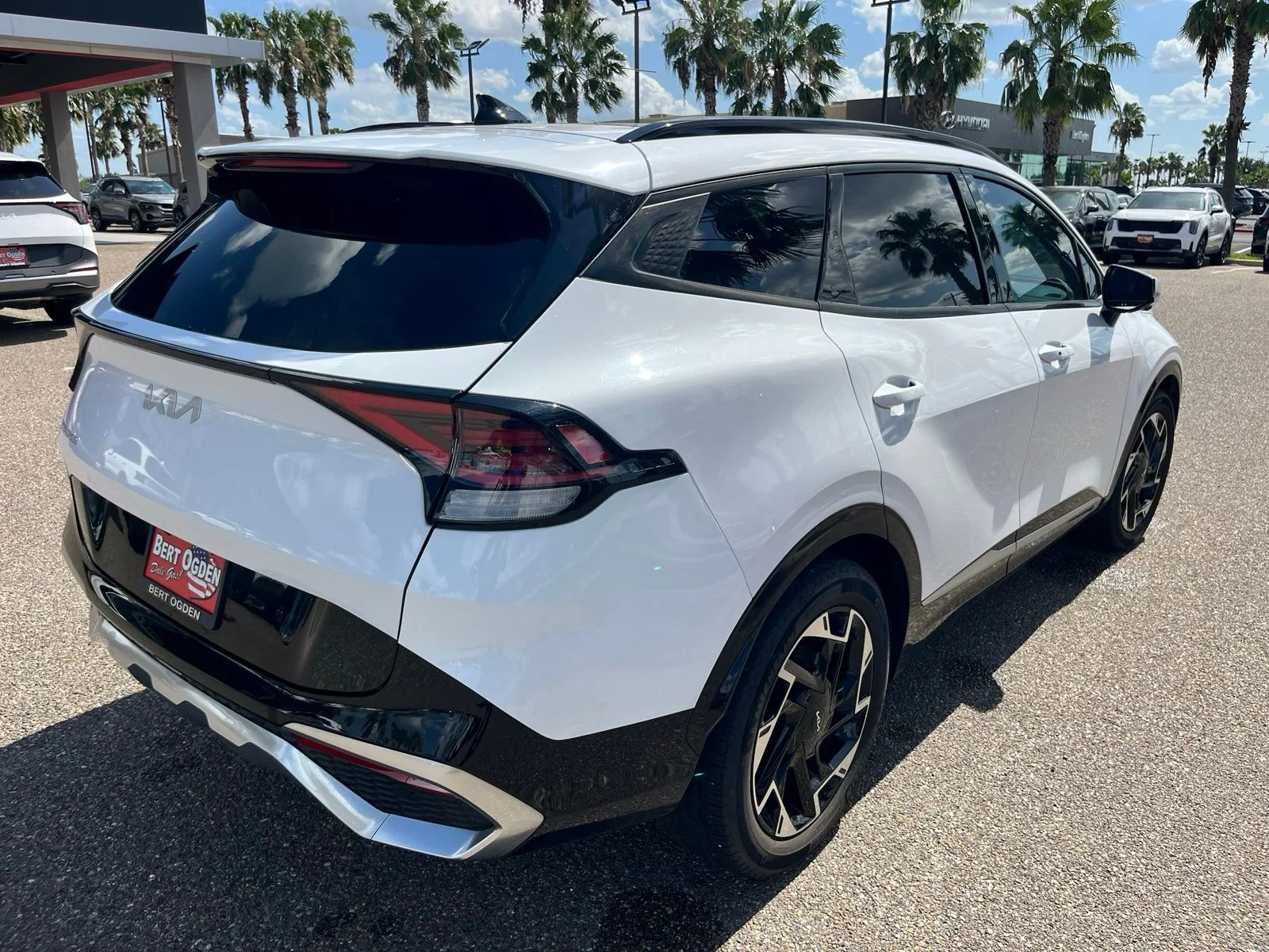Used 2023 White Kia SX-Prestige image 4