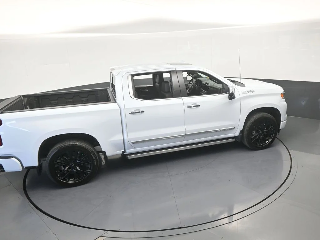 Used 2026 Summit White Chevrolet High Country image 68