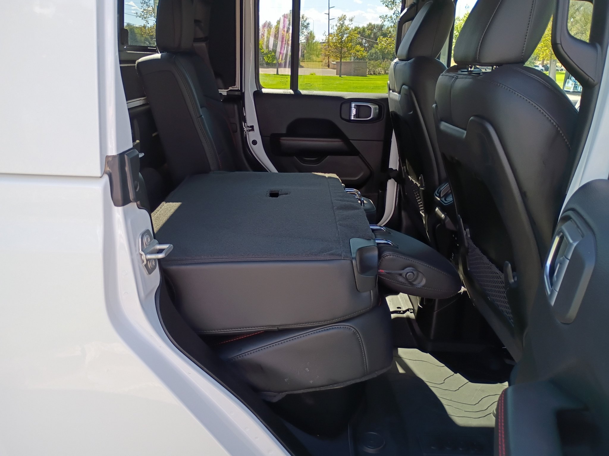 Used 2024 Bright White Clearcoat Jeep Rubicon X image 17