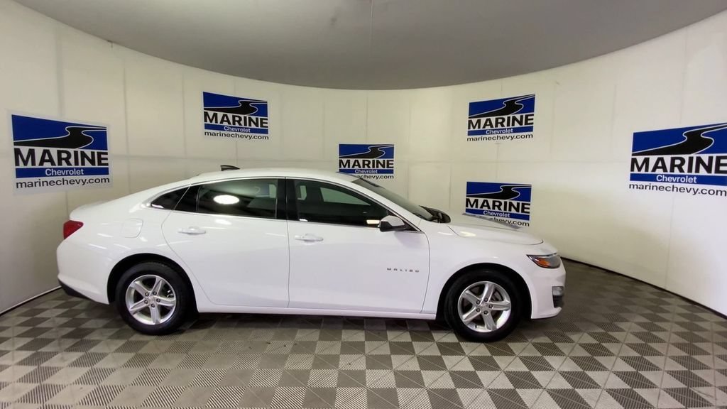 Used 2024 Summit White Chevrolet FL image 3