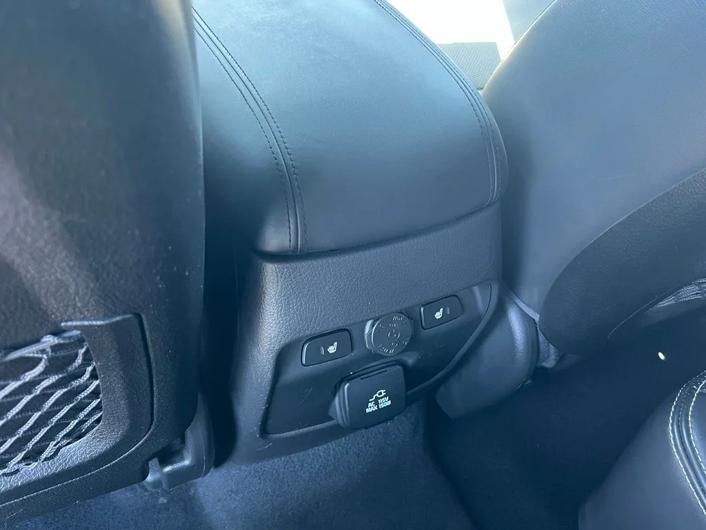 Used 2014 Snow White Pearl Kia Limited V6 image 16