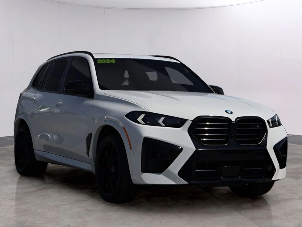 Used 2024 Alpine White BMW Competition image 3