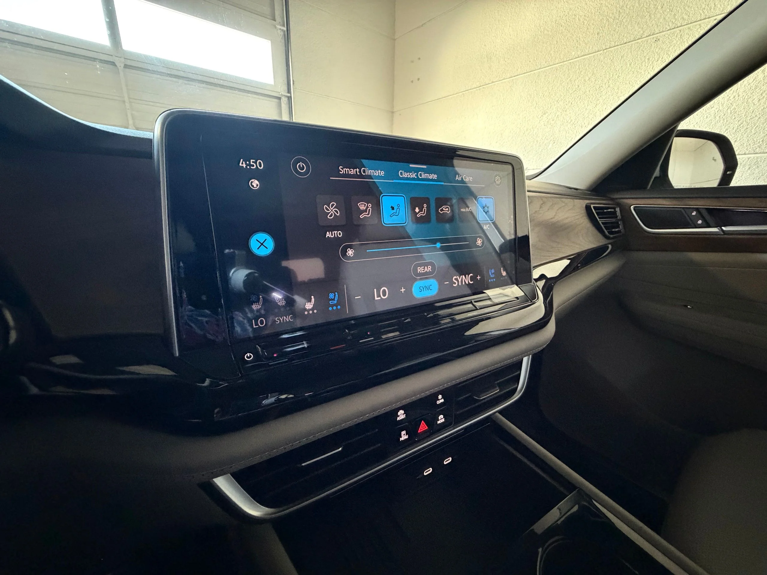 New 2026 White Volkswagen 2.0T SE w/Technology image 50
