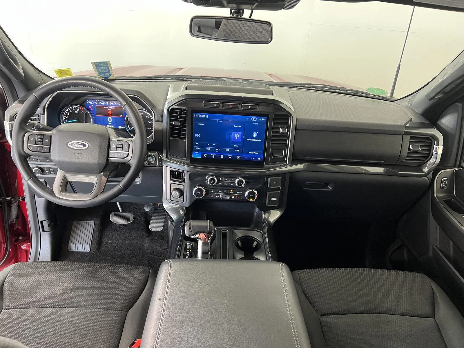 Used 2022  Ford XL image 18