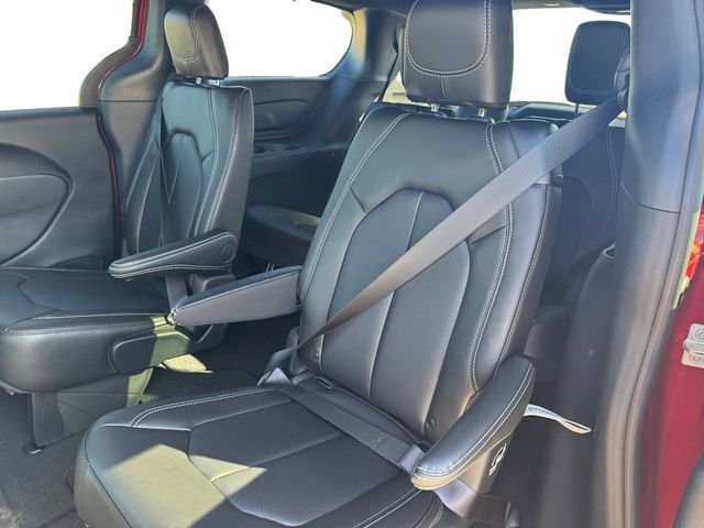 New 2026 Red Hot Pearl-Coat Exterior Paint Chrysler Select image 10