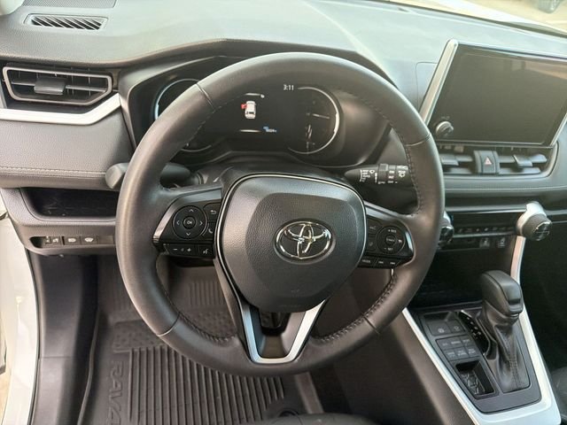 2025 Toyota RAV4 XLE - Photo 16