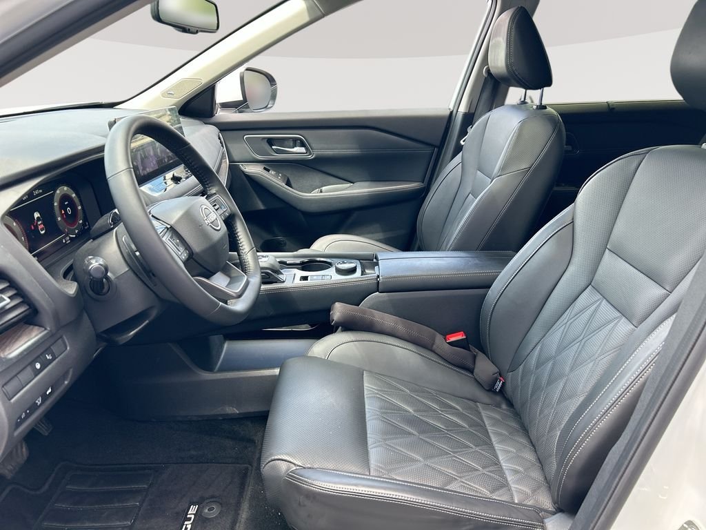 Used 2025 White Nissan Platinum image 24