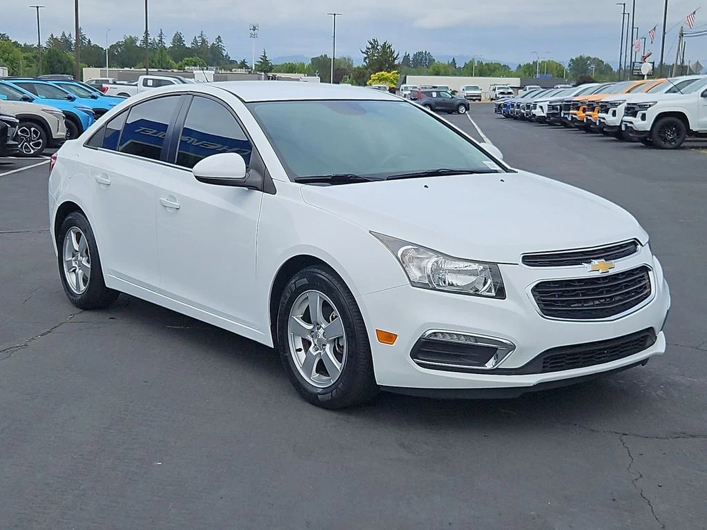 Used 2015 Summit White Chevrolet 1LT image 8