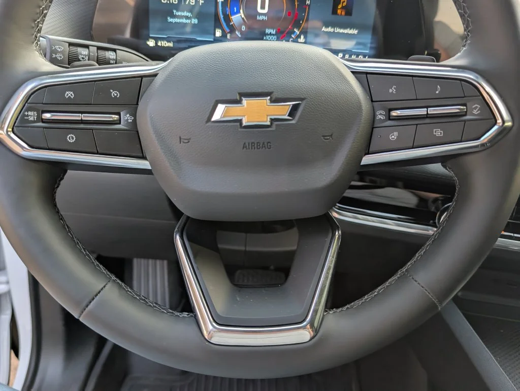 New 2027 Summit White Chevrolet LT image 15